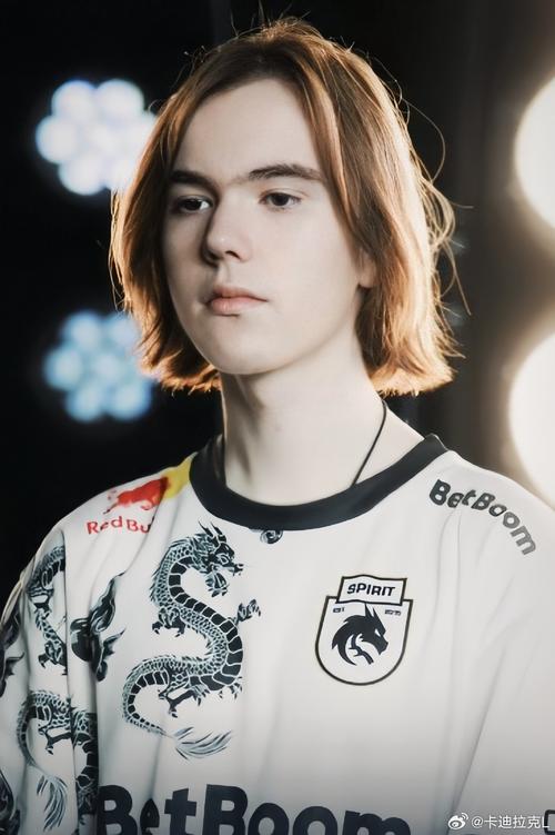 Zeus 生日快乐🎂 Hanwha Life Esports 官方： 让我们一起庆祝 Zeus 的生日