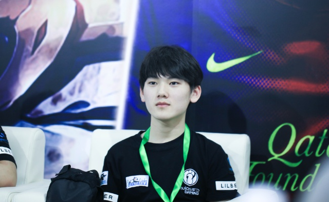 Dplus KIA 击败 Hanwha Life Esports 在 LCK 2025 赛季