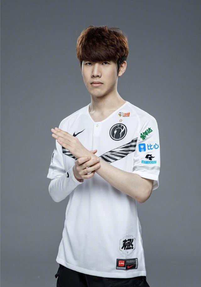 B8 从 NAVI 收购 npl