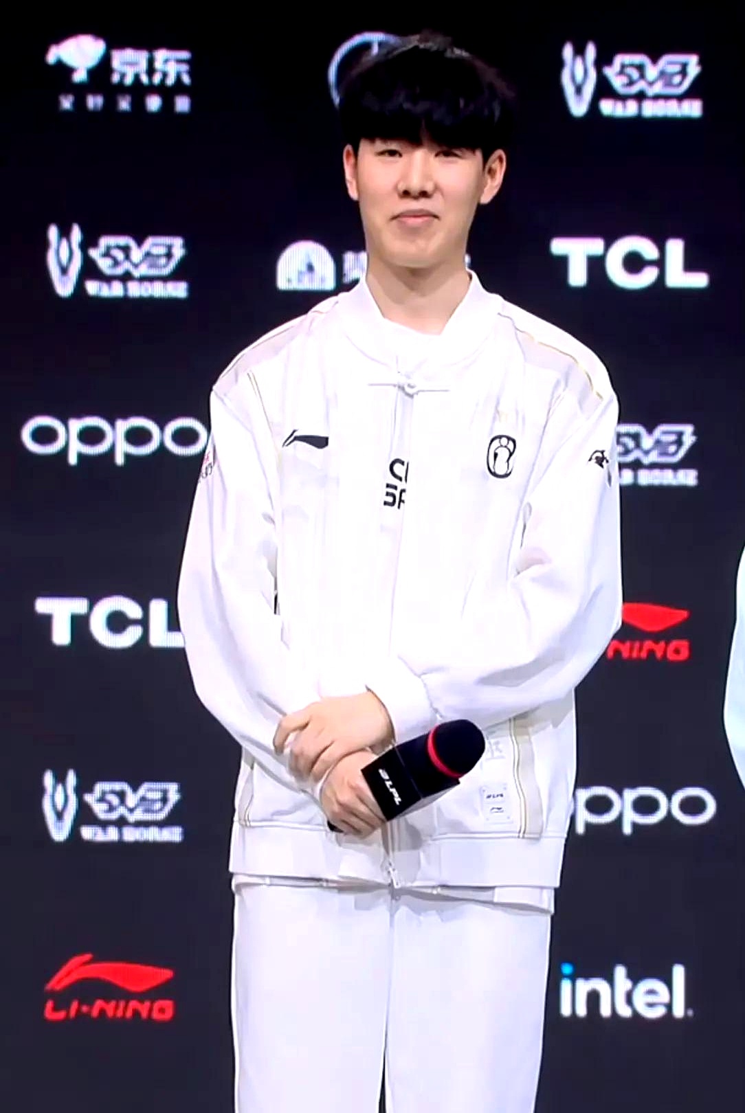 Team Spirit 正式签约17岁的zweih