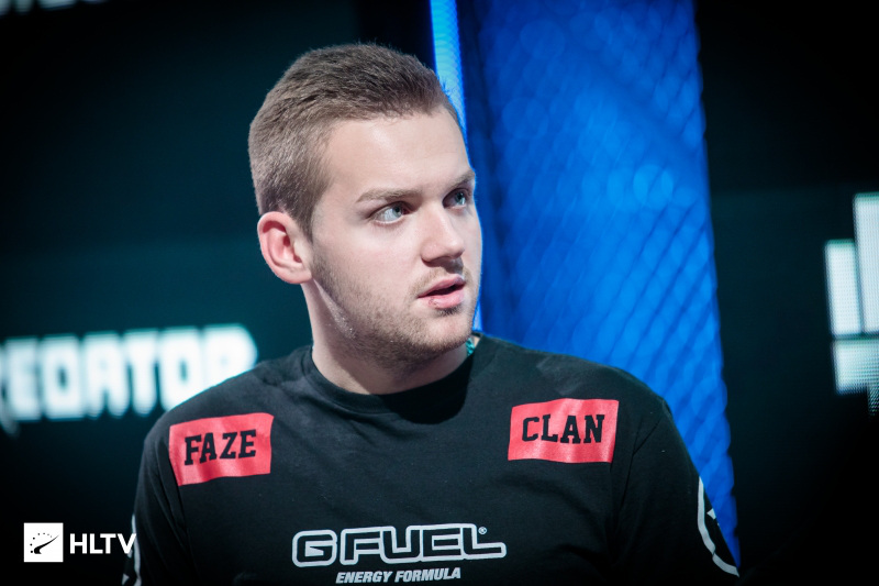 Hery Gnar的手掌击中了三个人， Starry 的飞机输出猛烈， Oh My God 轻松击败了 Ultra Prime 。