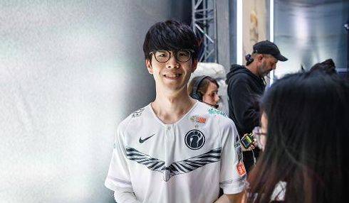 Legacy 被打破了！ Moham 成为第一位在 LPL 中首发的韩国选手，创造了 Oh My God 13年历史的新纪录！