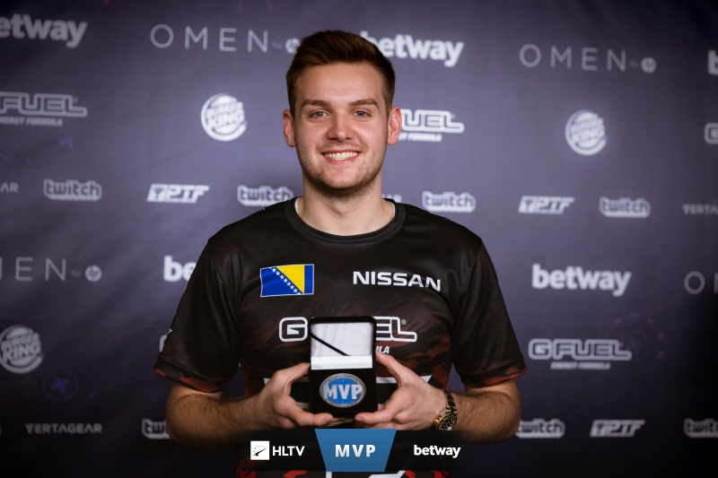 Anyone's Legend 教练：决胜局还选斯莫德下路，是想让Hope多去磨炼一下